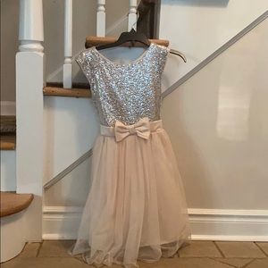 Adorable, excellent condition. Only worn once!